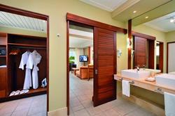 Shandrani Resort and Spa - Mauritius. Deluxe room, bathroom.